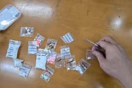 Hải quan sân bay Tân Sơn Nhất phát hiện 362 viên kim cương giấu trong hộp kẹo