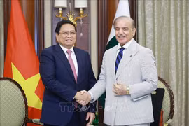 Thủ tướng Phạm Minh Chính gặp Thủ tướng Pakistan