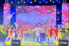 Gia Lai: Đông đảo khán giả đến với chương trình nghệ thuật chào năm mới