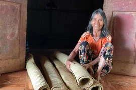 Làng Sung giữ nghề đan chiếu pran