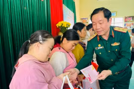 Trao quà Tết và sinh kế cho nạn nhân chất độc da cam tỉnh Gia Lai