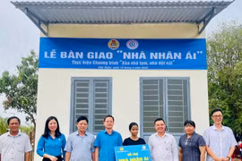 Liên đoàn Lao động tỉnh phối hợp trao “Nhà nhân ái” tại huyện Phú Thiện 