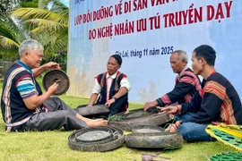 Gia Lai mở lớp truyền dạy nghề dệt thổ cẩm, chỉnh chiêng 