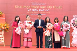 Gia Lai: Khai mạc triển lãm nữ họa sĩ Bắc - Trung - Nam