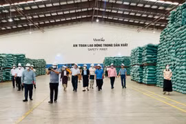 Đoàn đại biểu cao cấp HĐND tỉnh Champasak tham quan một số cơ sở sản xuất tại Gia Lai