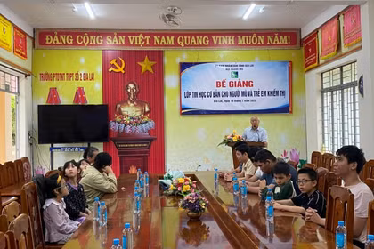 Gia Lai: Bế giảng lớp tin học cơ bản cho người mù và trẻ em khiếm thị