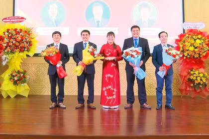 Trường Đại học Quy Nhơn công bố các quyết định nhân sự chủ chốt nhiệm kỳ mới