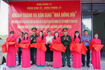 Đoàn Kinh tế - Quốc phòng 72 bàn giao “Nhà đồng đội” cho công nhân khó khăn