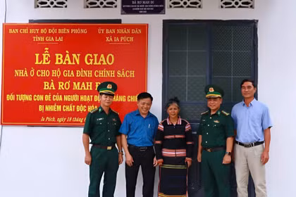 Bàn giao nhà ở cho gia đình chính sách tại xã Ia Púch