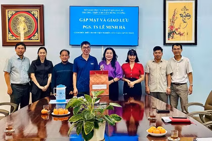Trường THPT chuyên Hùng Vương làm việc với Giám đốc điều hành Viện Nghiên cứu cao cấp về Toán