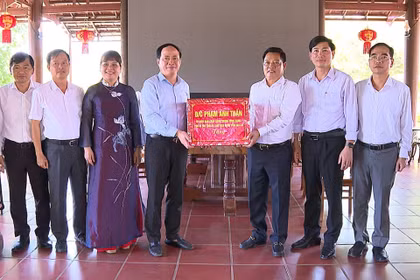 Chủ tịch UBND tỉnh Phạm Anh Tuấn thăm, làm việc với Công ty CP Cao su Chư Sê - Kampong Thom