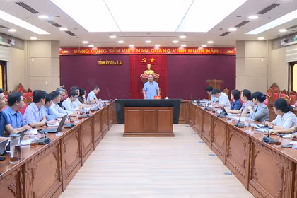 Phó Bí thư Thường trực Tỉnh ủy Rah Lan Chung làm việc với Văn phòng Tỉnh ủy