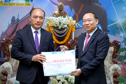 Đoàn đại biểu cấp cao tỉnh Gia Lai thăm, chúc Tết tỉnh Attapeu 