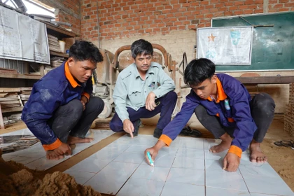 Trường trung học nghề không được dùng cụm từ "phổ thông", "cơ sở"