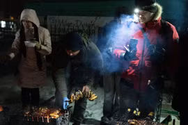 Hơn 1 triệu dân Kiev sống trong cảnh mất điện. Ảnh: France24