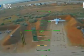 Ukraine tấn công một loạt sân bay quân sự của Nga. Ảnh: SBU