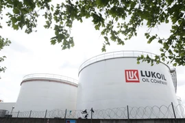 Các bể chứa dầu thuộc công ty Lukoil của Nga tại Brussels, Bỉ. Ảnh: AFP