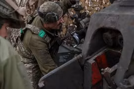 Lính Ukraine tại mặt trận Donetsk Ảnh: DW