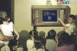 Ngăn ký ức: Chiếc tivi nhà hàng xóm và ký ức tuổi thơ