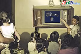 Ngăn ký ức: Chiếc tivi nhà hàng xóm và ký ức tuổi thơ