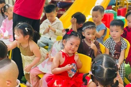 Một mùa trăng-ngàn nụ cười
