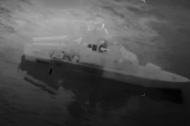 Mỹ phá hủy tàu chiến và tàu rải thủy lôi của Iran gần eo biển Hormuz