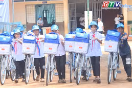 Khi những món quà hóa thành niềm tin