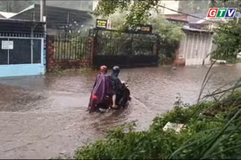 Mưa lớn gây ngập nặng tại đoạn đường Đống Đa, phường Diên Hồng (Gia Lai)