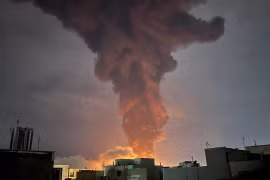 Israel tấn công hạ tầng dầu mỏ, Iran phóng tên lửa đáp trả