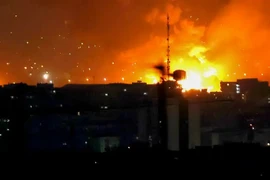 Israel không kích cơ sở quân sự Iran, thả 230 quả bom trong đêm