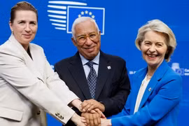 EU thông qua được gói viện trợ tài chính lớn cho Ukraine. Ảnh: Le Monde