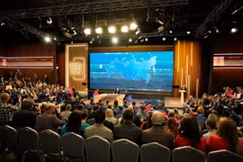 Hơn 2 triệu câu hỏi chờ Tổng thống Putin trả lời trong họp báo cuối năm. Ảnh: AP