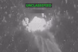 Ba tàu bị Mỹ không kích ngày 15-12. Video: Reuters