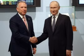Tổng thống Nga Putin và Đặc phái viên Mỹ Steve Witkoff. Ảnh: Reuters