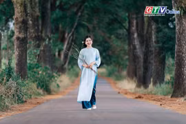 60s Gia Lai: Áo dài xuống phố đón Xuân
