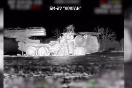 UAV Ukraine ném bom thiêu rụi pháo phản lực của Nga