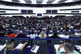 Nghị viện châu Âu bỏ phiếu thông qua khoản vay trị giá 90 tỷ euro cho Ukraine. Ảnh: bgnes