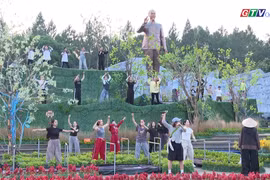 Gấp rút hoàn thiện sân khấu chương trình nghệ thuật “đại ngàn reo”