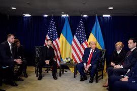 Tổng thống Mỹ Donald Trump và Tổng thống Ukraine Zelensky trong một cuộc gặp bên lề Đại hội đồng Liên hiệp quốc. Ảnh: Reuters