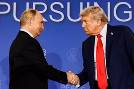 Tổng thống Mỹ Donald Trump tuyên bố ông sẽ chỉ gặp Tổng thống Nga Vladimir Putin nếu đạt được sự rõ ràng về khả năng đi tới một thỏa thuận liên quan đến vấn đề Ukraine. 