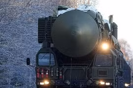 Tên lửa siêu vượt âm Oreshnik được Nga triển khai ở Belarus. Ảnh: Izvestia