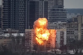 Vụ nổ nghi do UAV Nga gây ra khi đâm vào tòa nhà tại Kiev, Ukraine ngày 2712. Ảnh Reuters