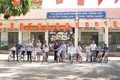 Đoàn từ thiện Hoa Yêu Thương by Hoa Thái trao quà và xe đạp cho học sinh khó khăn 