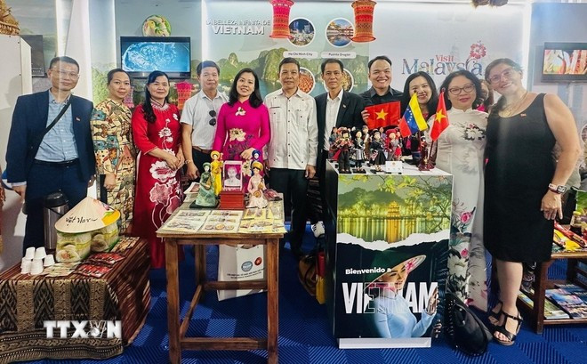 Gian hàng giới thiệu các sản phẩm du lịch Việt Nam. Ảnh: TTXVN phát