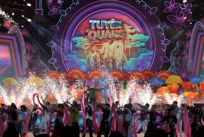 Các tiết mục nghệ thuật chào mừng Lễ hội Hoa Tam giác mạch lần thứ XI.