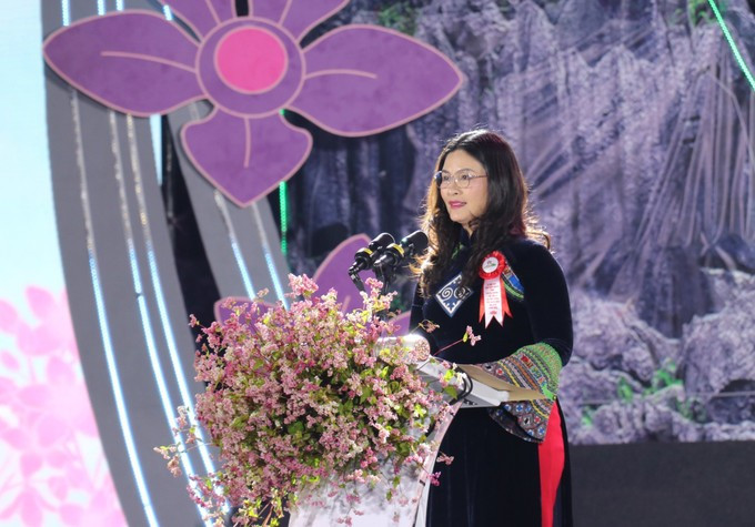 Bà Vương Ngọc Hà, Phó Chủ tịch UBND tỉnh Tuyên Quang phát biểu tại Lễ hội Hoa Tam giác mạch lần thứ XI.