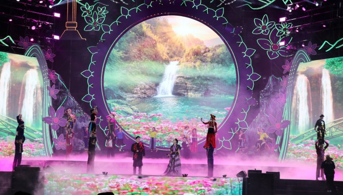 Các tiết mục nghệ thuật chào mừng Lễ hội Hoa Tam giác mạch lần thứ XI. Ảnh: Đức Thọ/TTXVN