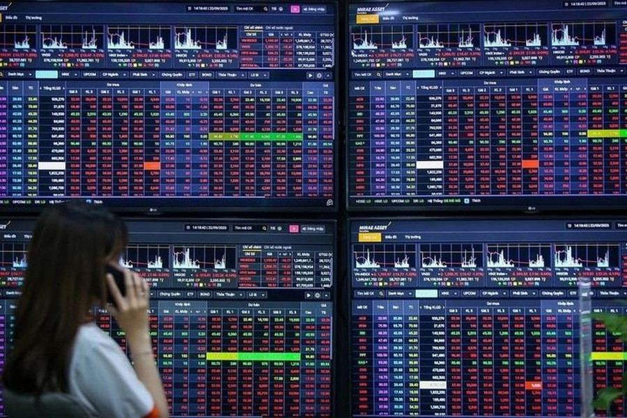 Chứng khoán sắp vượt đỉnh lịch sử 1.500 điểm, có nên đầu tư đón sóng? Ảnh Vietnamfinance. 2-9019.jpg