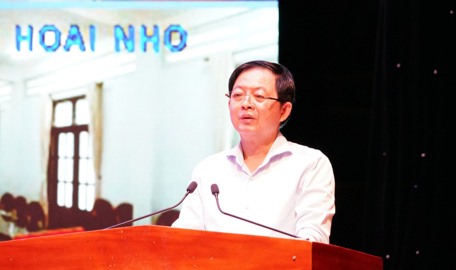 당 중앙위원회 위원이자 도(省) 당위원회 서기인 호 꾸옥 중 동지는 제12기 중앙위원회, 제13기 임기 결과를 신속히 발표했습니다. 사진: 응우옌 한 a1-2987.jpg