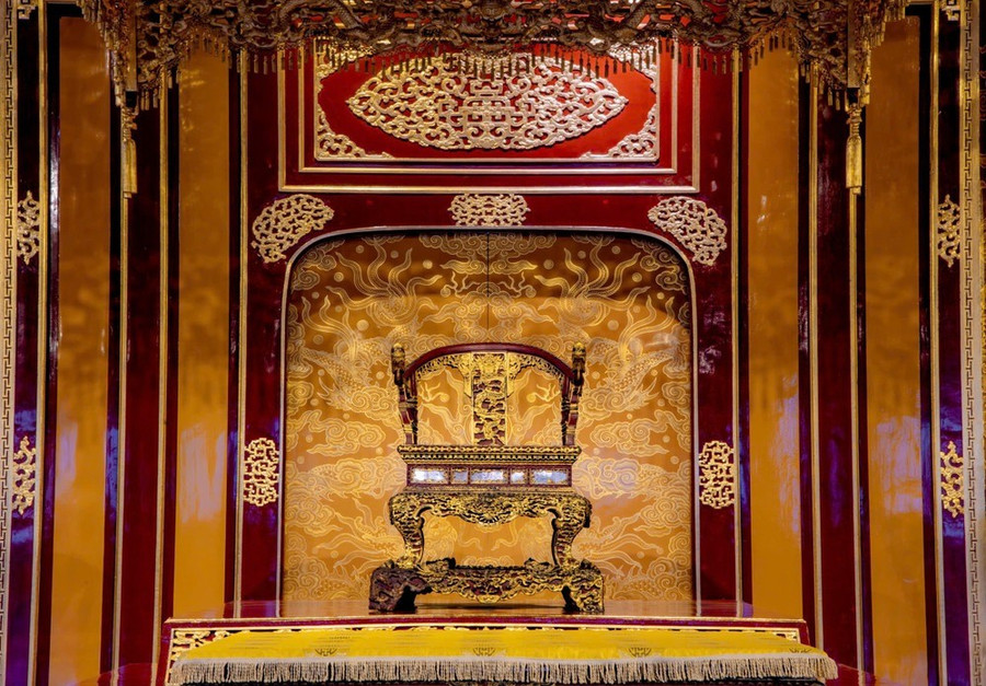 Bảo vật quốc gia ngai vua triều Nguyễn đặt tại Điện Thái Hòa, Đại Nội Huế. 2-1380.jpg